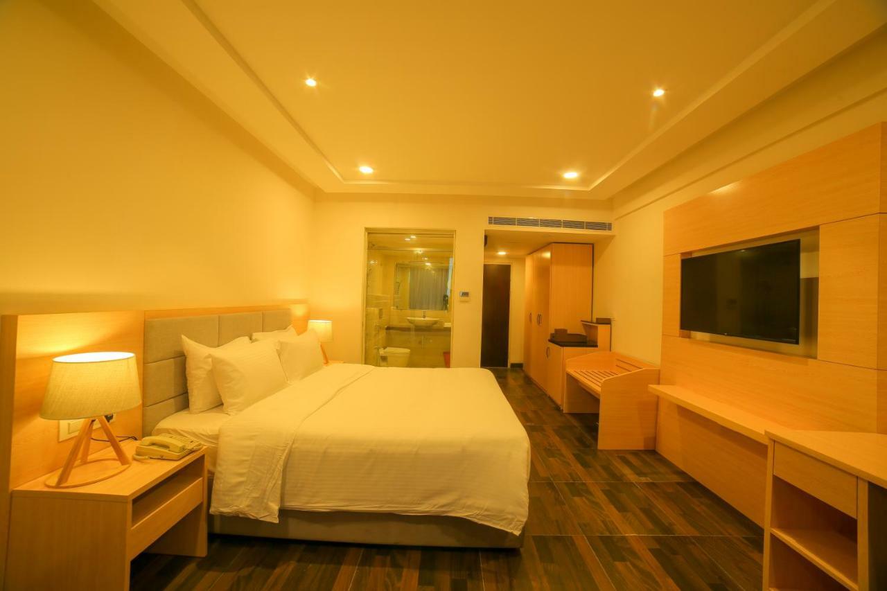 Bay View Hotel Vizag Вишакхапатнам Экстерьер фото