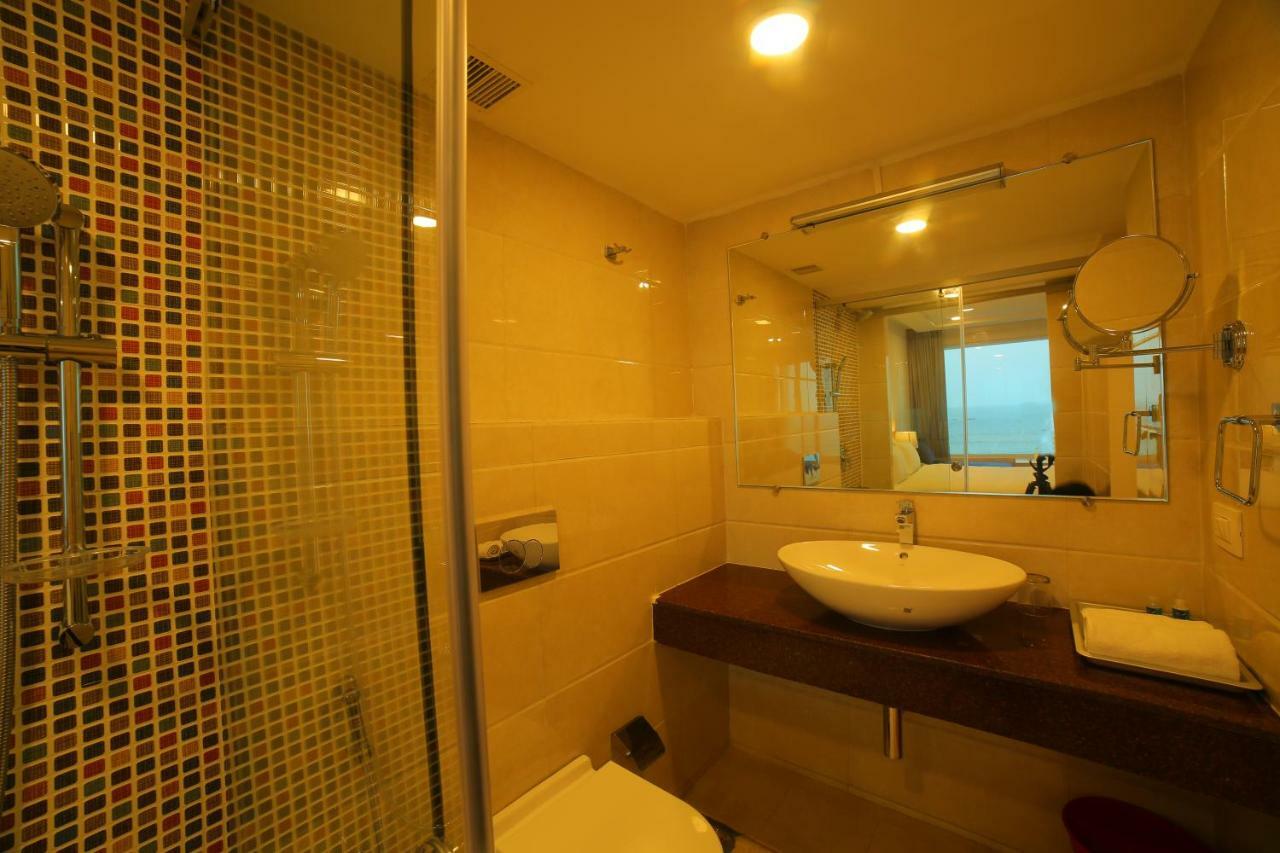 Bay View Hotel Vizag Вишакхапатнам Экстерьер фото