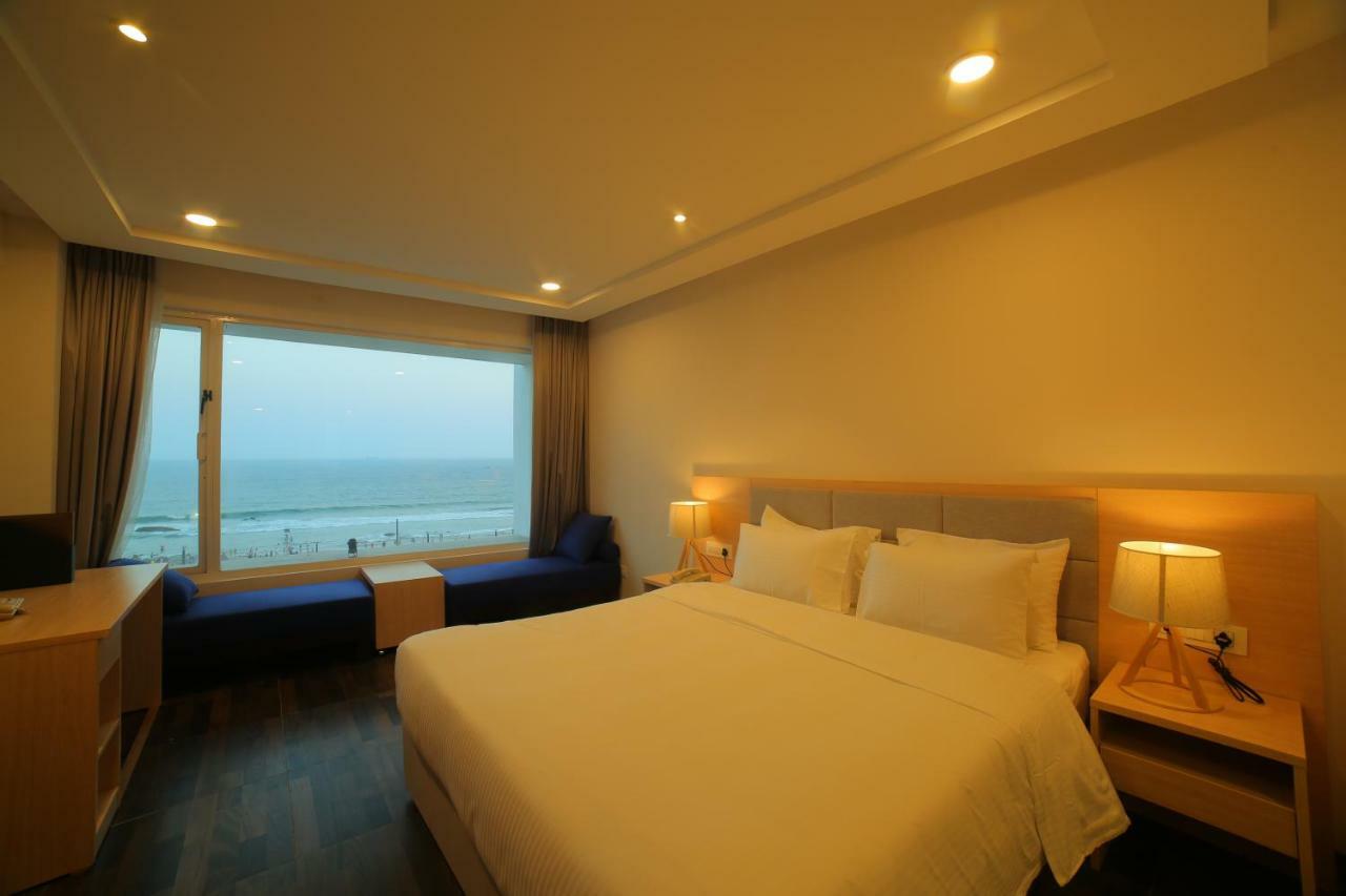 Bay View Hotel Vizag Вишакхапатнам Экстерьер фото