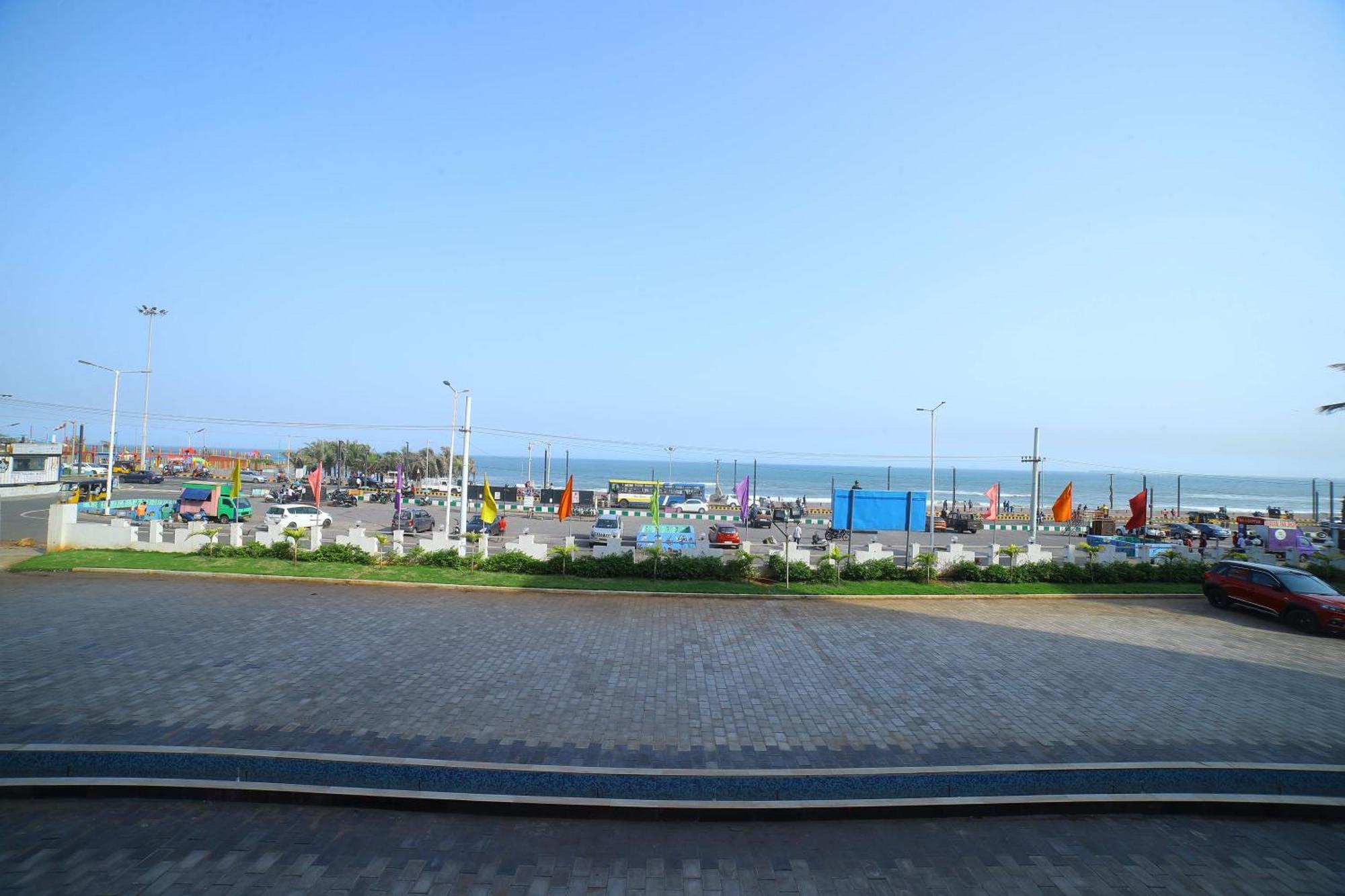 Bay View Hotel Vizag Вишакхапатнам Экстерьер фото